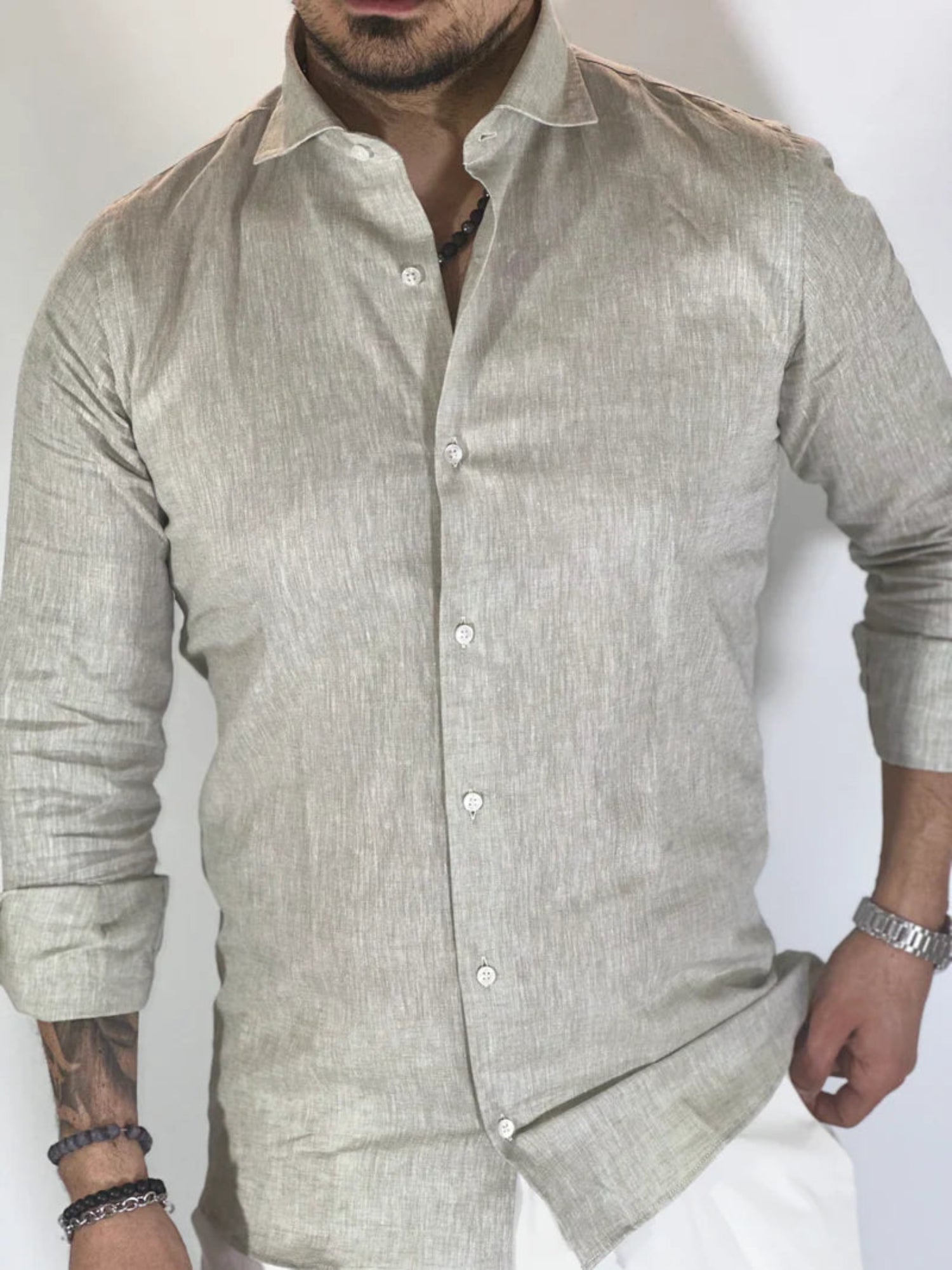 Camicia da uomo a maniche lunghe in lino beige con abbottonatura