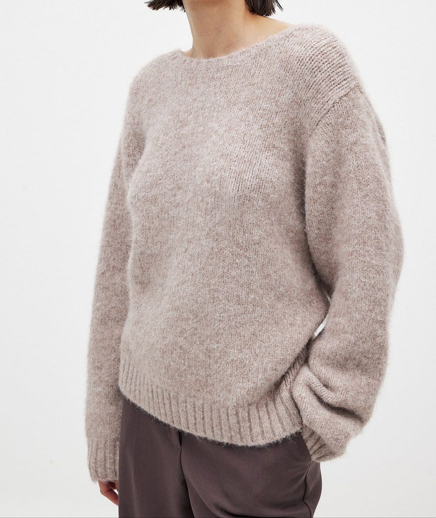 Maglione donna beige lavorato a maglia a maniche lunghe