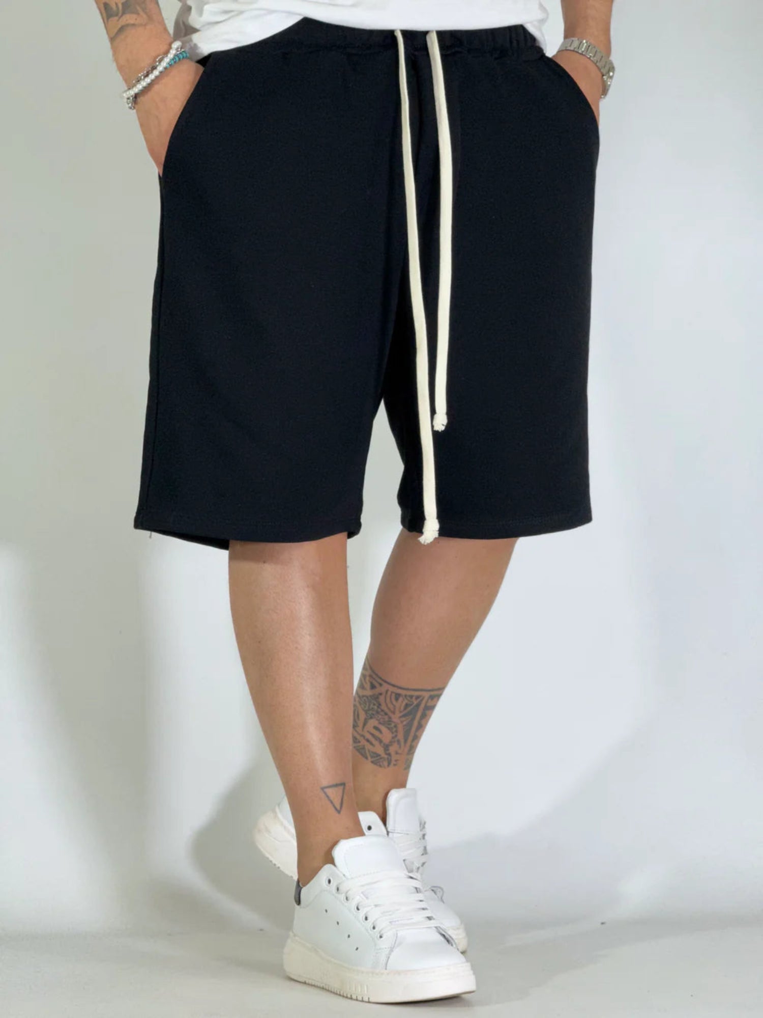 Pantaloncini neri oversize da uomo